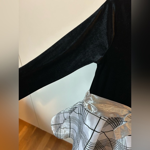 Girl’s 5T fun festive Christmas Holiday dress black and silver - Picture 7 of 11